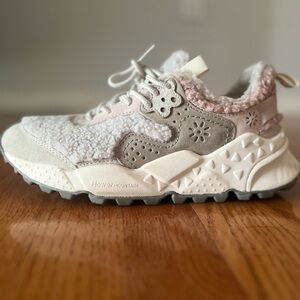 Flower mountain teddy shearling shoes